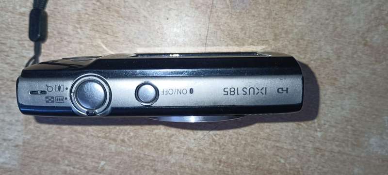 Canon IXUS 185  8x Zoom incl memory card and charger and pouch