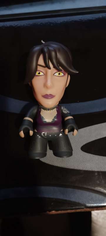 TITANS VINYL FIGURES DRAGON AGE THE HEROES OF THEDAS MORRIGAN