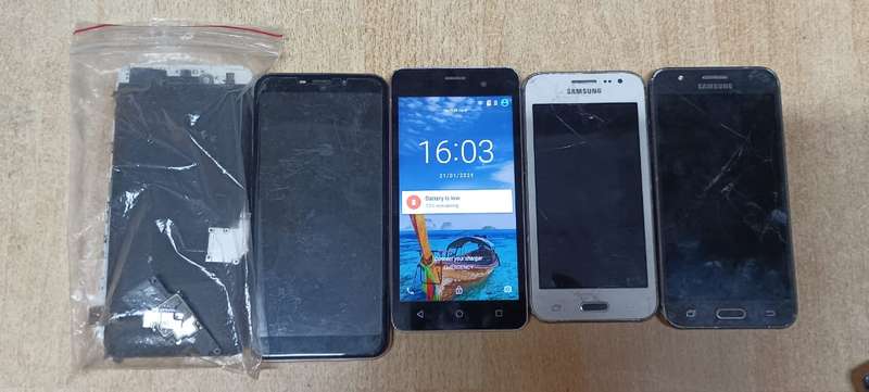 Phones NOT TESTED *AS IS*