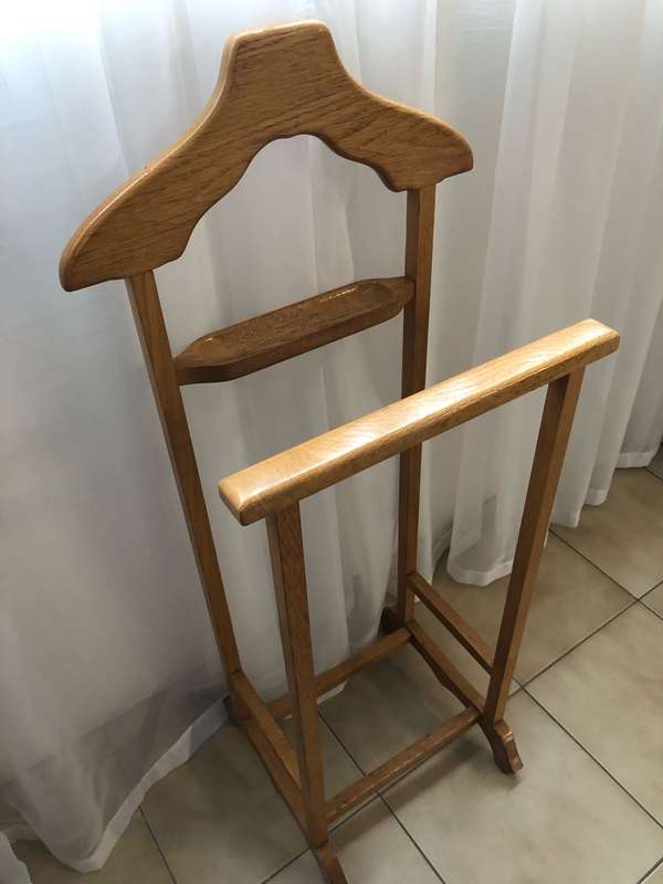 Solid oak dumb valet in pristine condition
