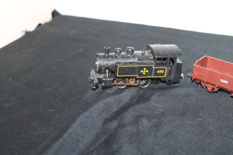 Lima Locomotive with 2 Carriages