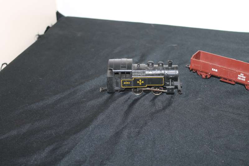Lima Locomotive with 2 Carriages