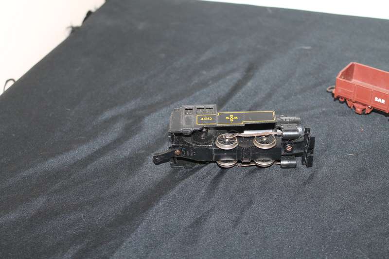 Lima Locomotive with 2 Carriages