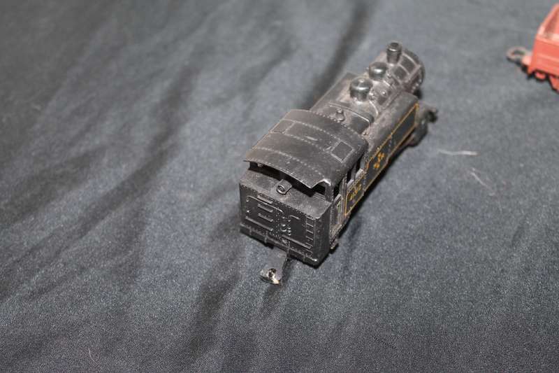 Lima Locomotive with 2 Carriages