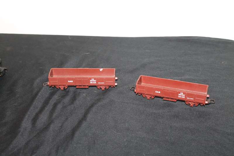 Lima Locomotive with 2 Carriages