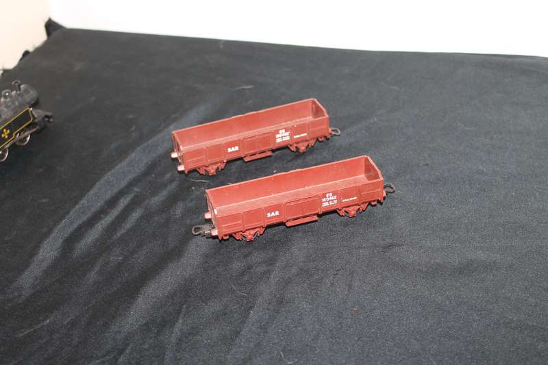 Lima Locomotive with 2 Carriages