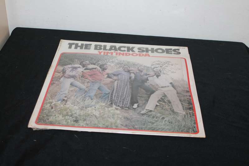 The Black Shoes Yim"Indoda