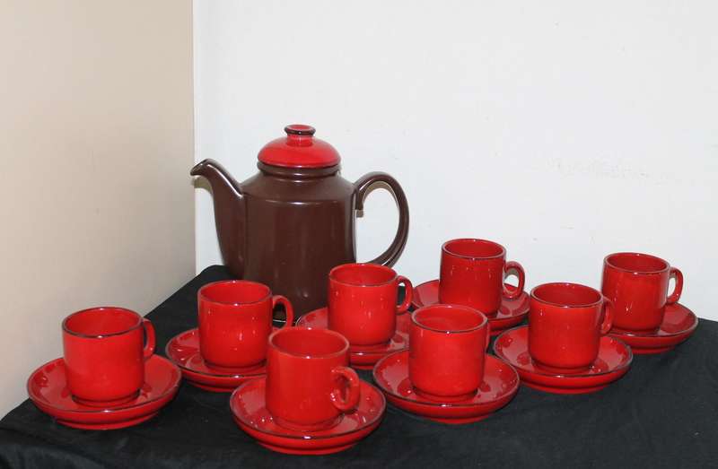 Coffee Pot and Cups saucers