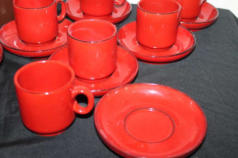 Coffee Pot and Cups saucers