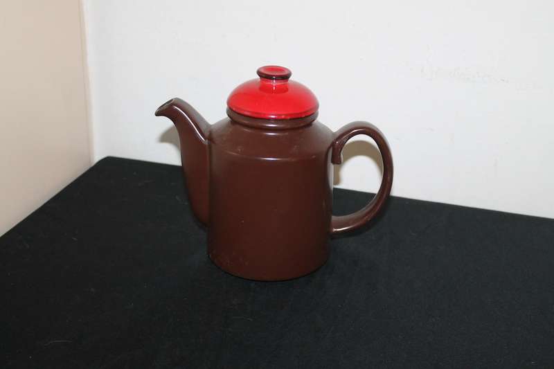 Coffee Pot and Cups saucers