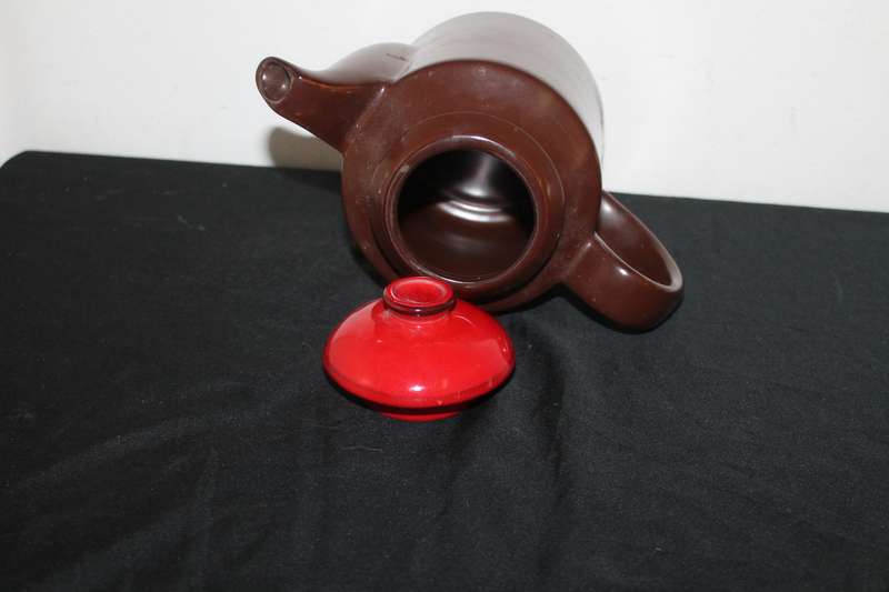 Coffee Pot and Cups saucers