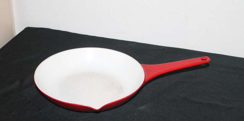 2 cast Iron Frying Pans