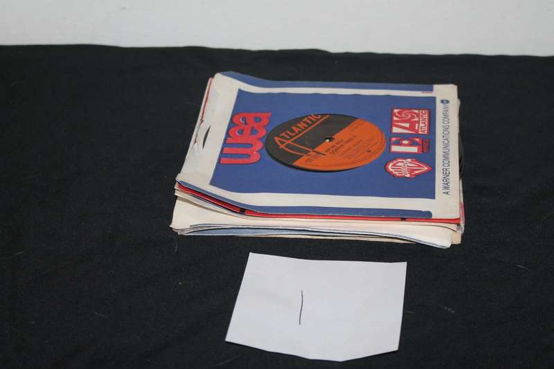 10 7 Singles lot 1
