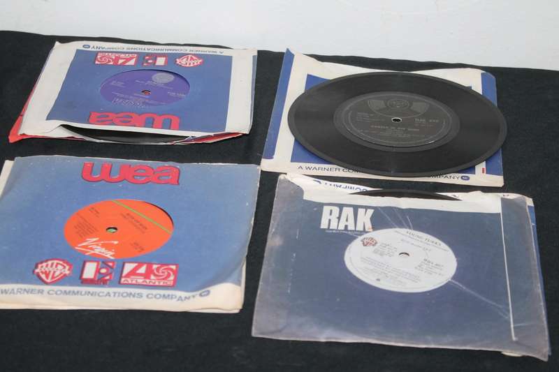 10 7 Singles lot 1