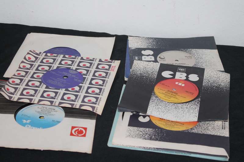 10 7 Singles Lot 2
