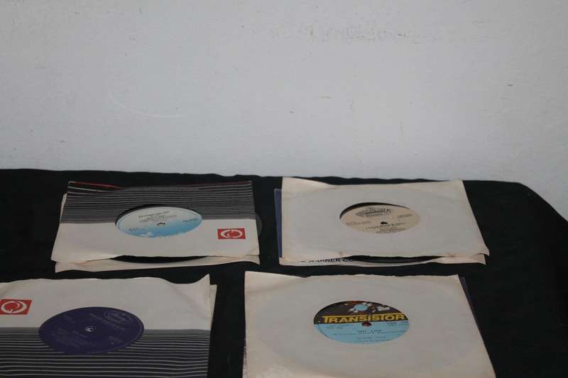 10 7 Singles Lot 4