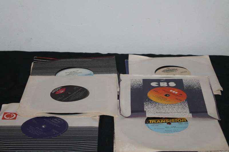 10 7 Singles Lot 4