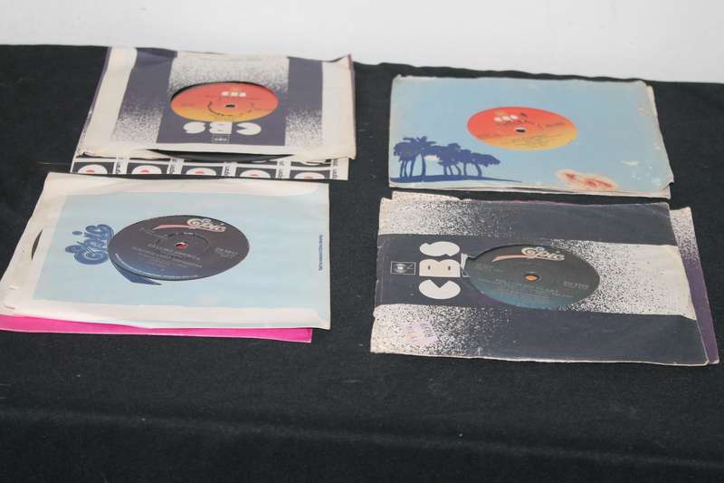 10 7 Singles Lot 5