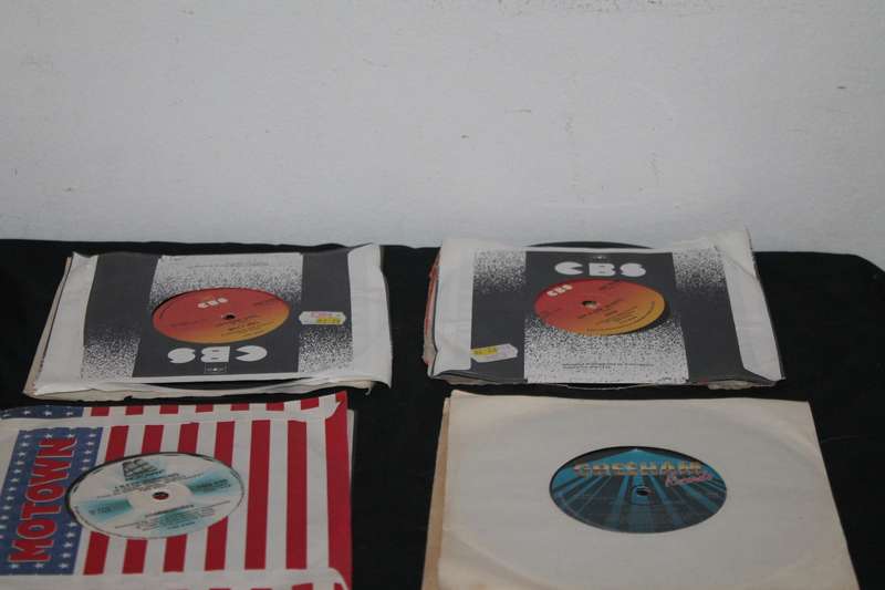 10 7 Singles Lot 6