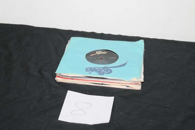10 7 Singles Lot 8