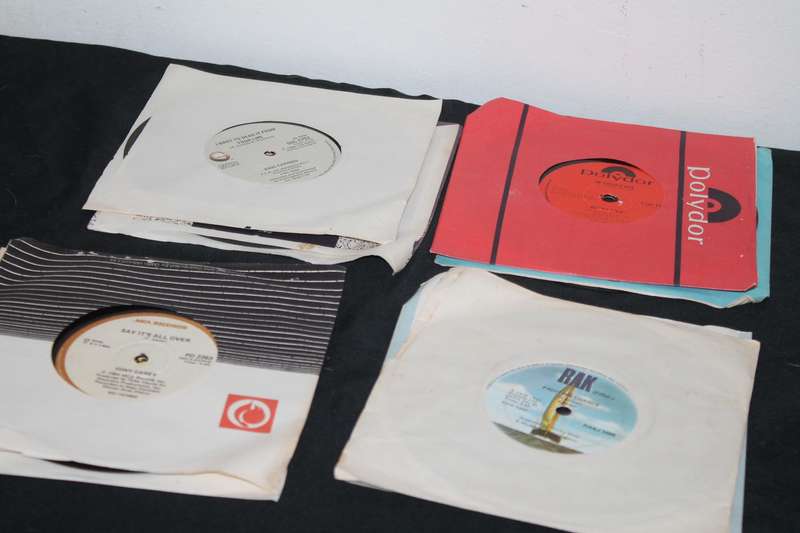 10 7 Singles Lot 8