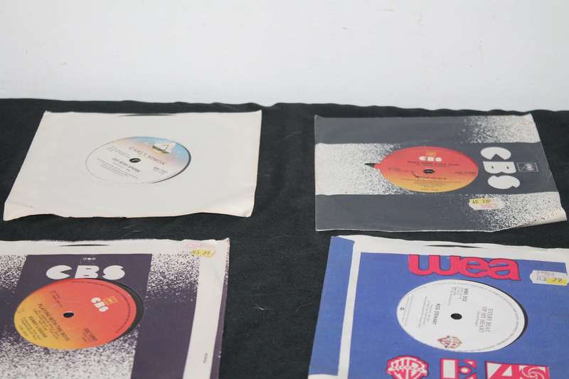 10 7 Singles Lot 10