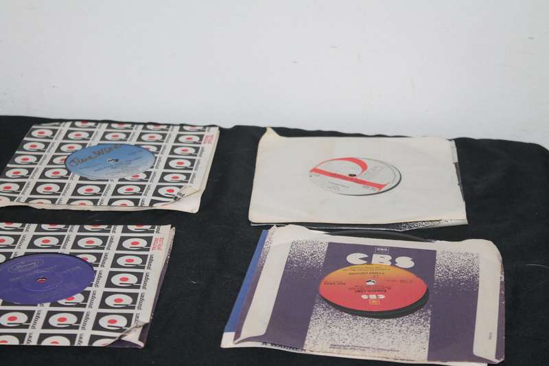 10 7 Singles Lot 10