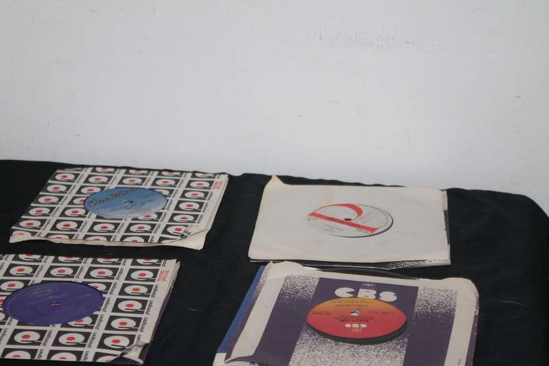 10 7 Singles Lot 10