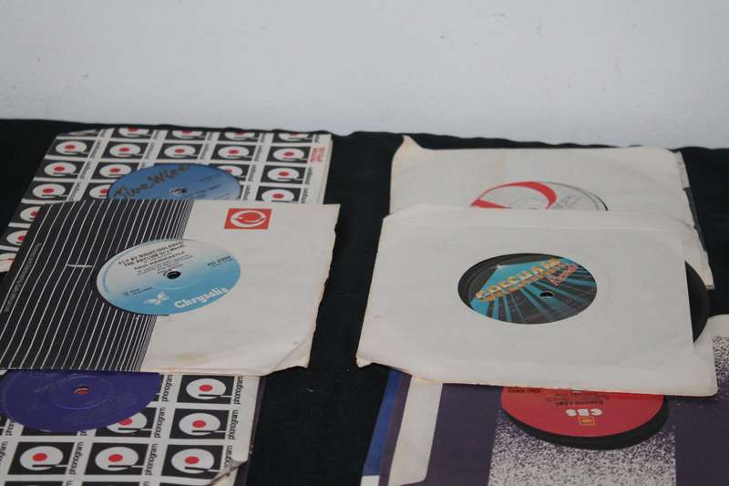10 7 Singles Lot 10