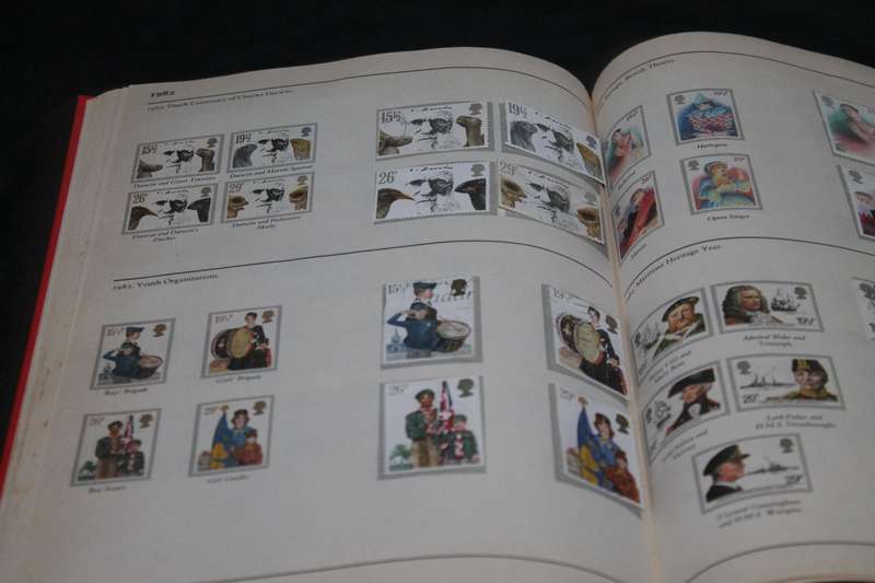 Stamp Album 500 Assorted Stamps