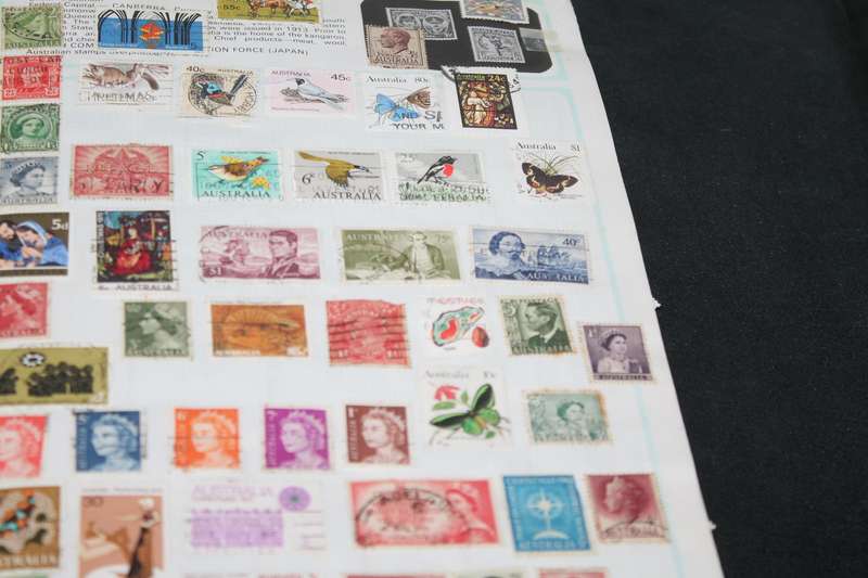 Stamp Album 1300 Assorted Stamps