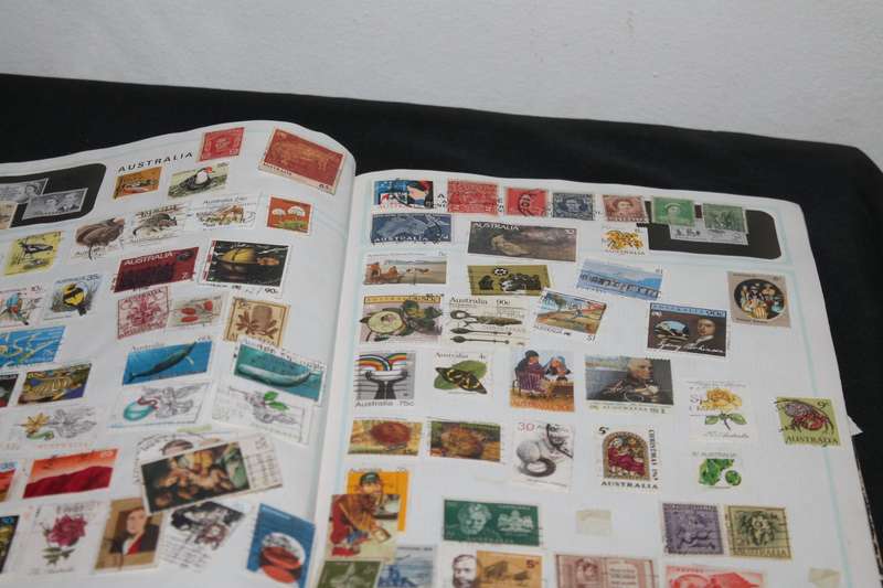 Stamp Album 1300 Assorted Stamps