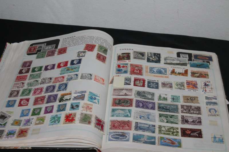 Stamp Album 1300 Assorted Stamps