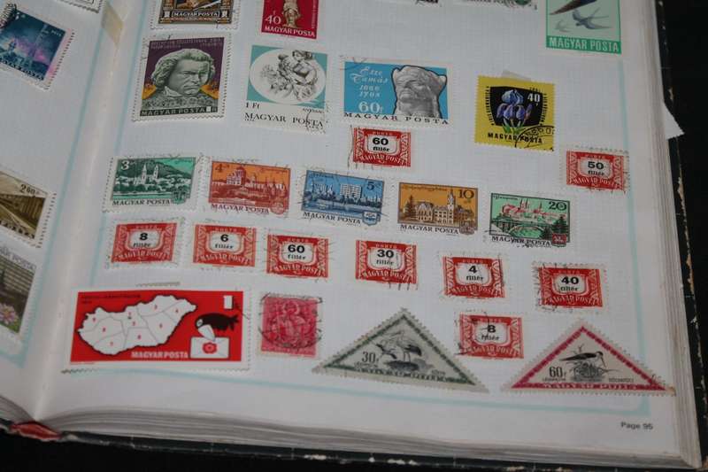 Stamp Album 1300 Assorted Stamps