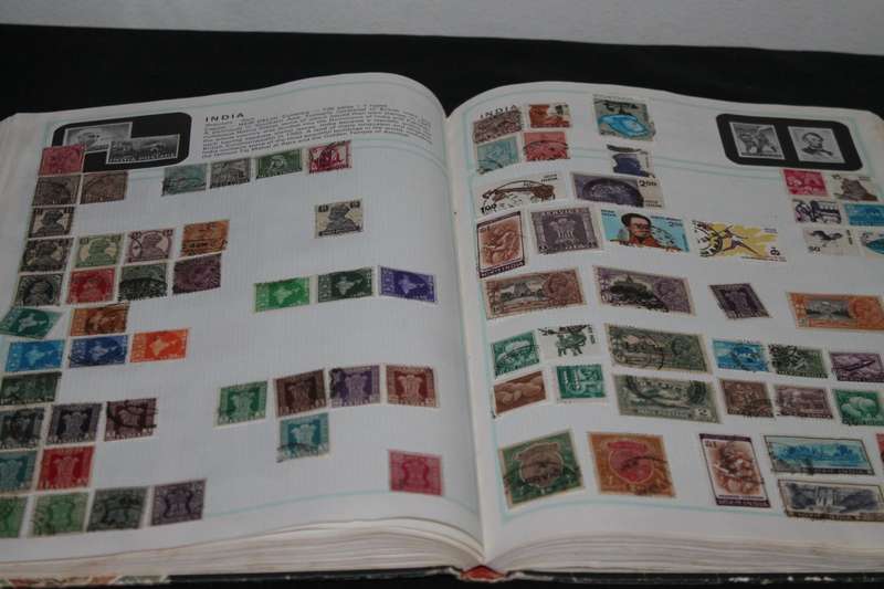 Stamp Album 1300 Assorted Stamps