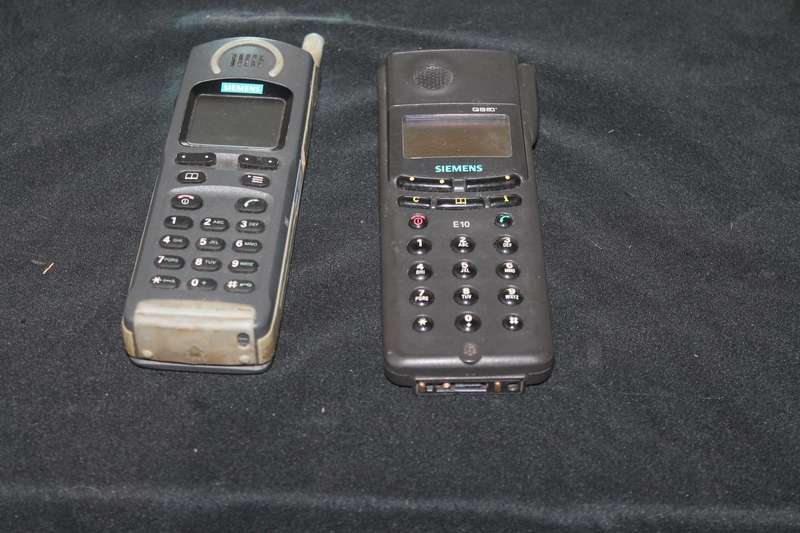 2 Siemens Cell Phones Spares