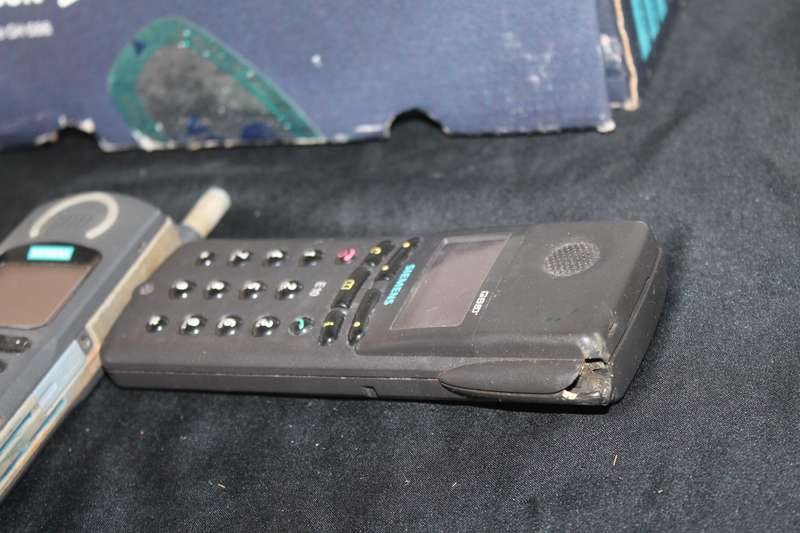 2 Siemens Cell Phones Spares