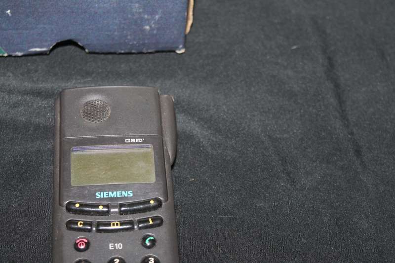 2 Siemens Cell Phones Spares