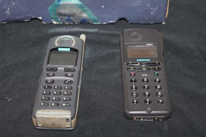 2 Siemens Cell Phones Spares