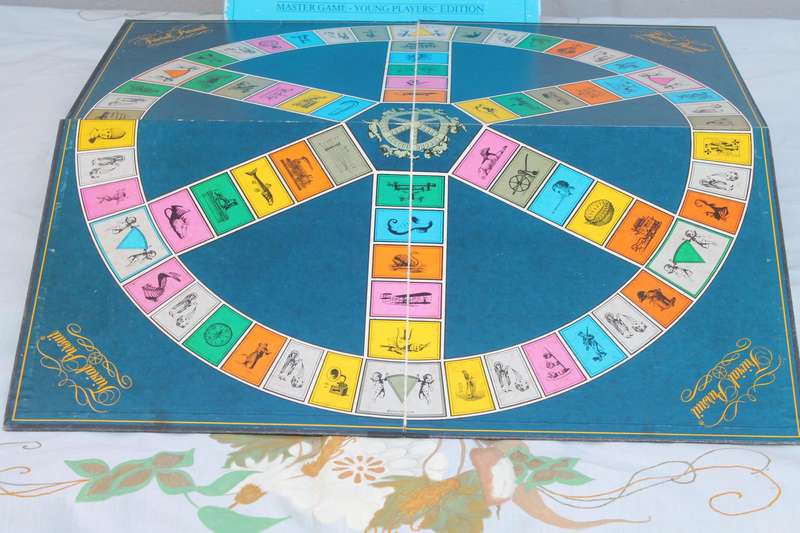 Trivial Pursuit Master Game Young Players