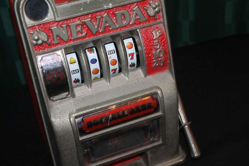 Table Top Nevada One Arm Bandit