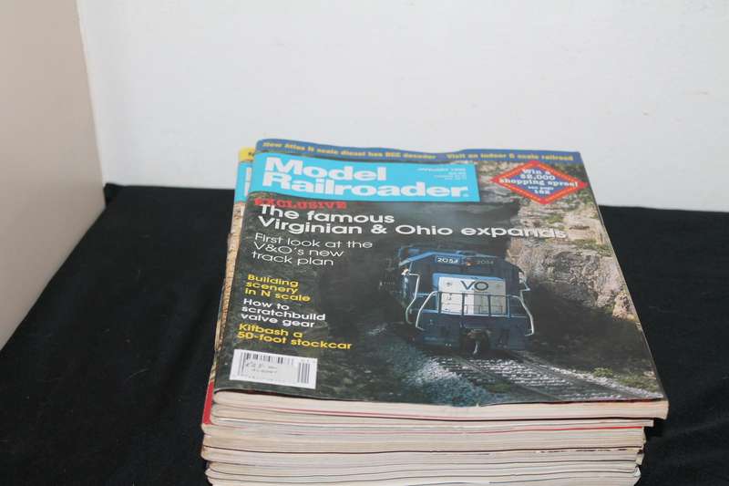 Model Railroader 12 Issues 1998