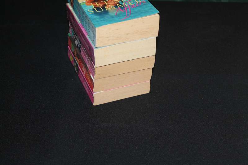 5 Mills and Boon 3 in 1 Stories