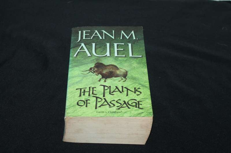 Jean M Auel The Plains of Passage
