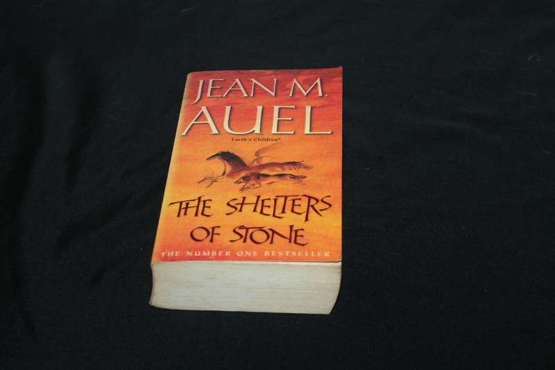 Jean M Auel The Shelters of Stone