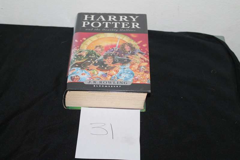 J K Rowling Harry Potter and the deadly Hallow