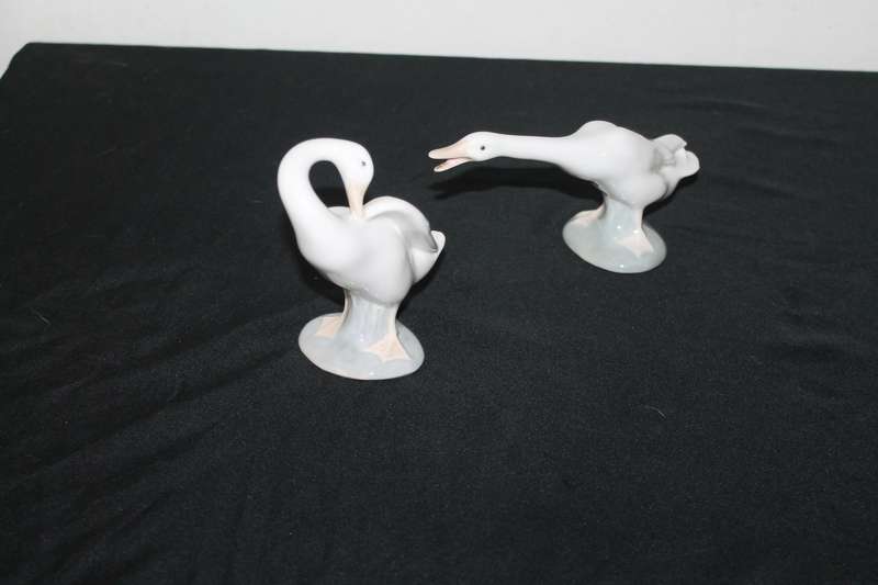 2 Lladro Geese