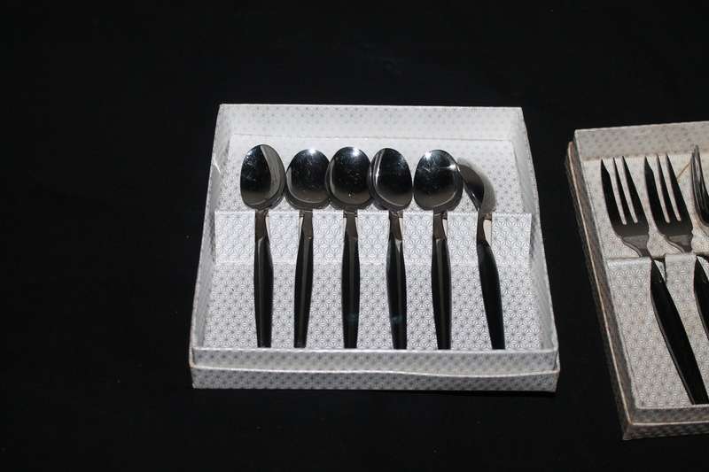 Set of 6 Cake Forks and Teaspoons