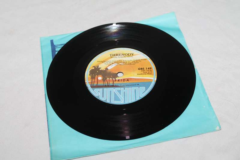 Frida 7 Single I know there's something going on