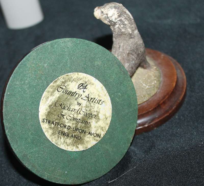 Country Artist by Richard Cooper & Company Stratford-Upon-Avon England 2 Otters